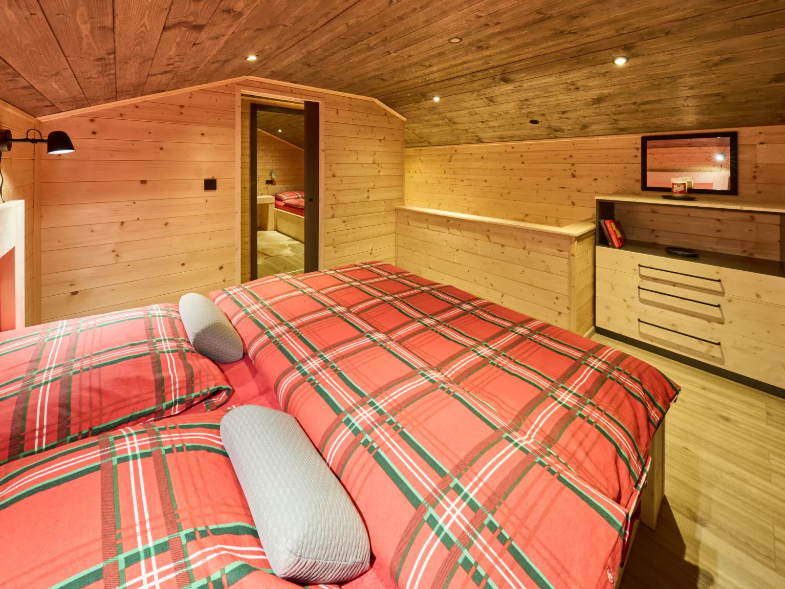 Luxe Timber Lodge & Pet Retreat-Binnen