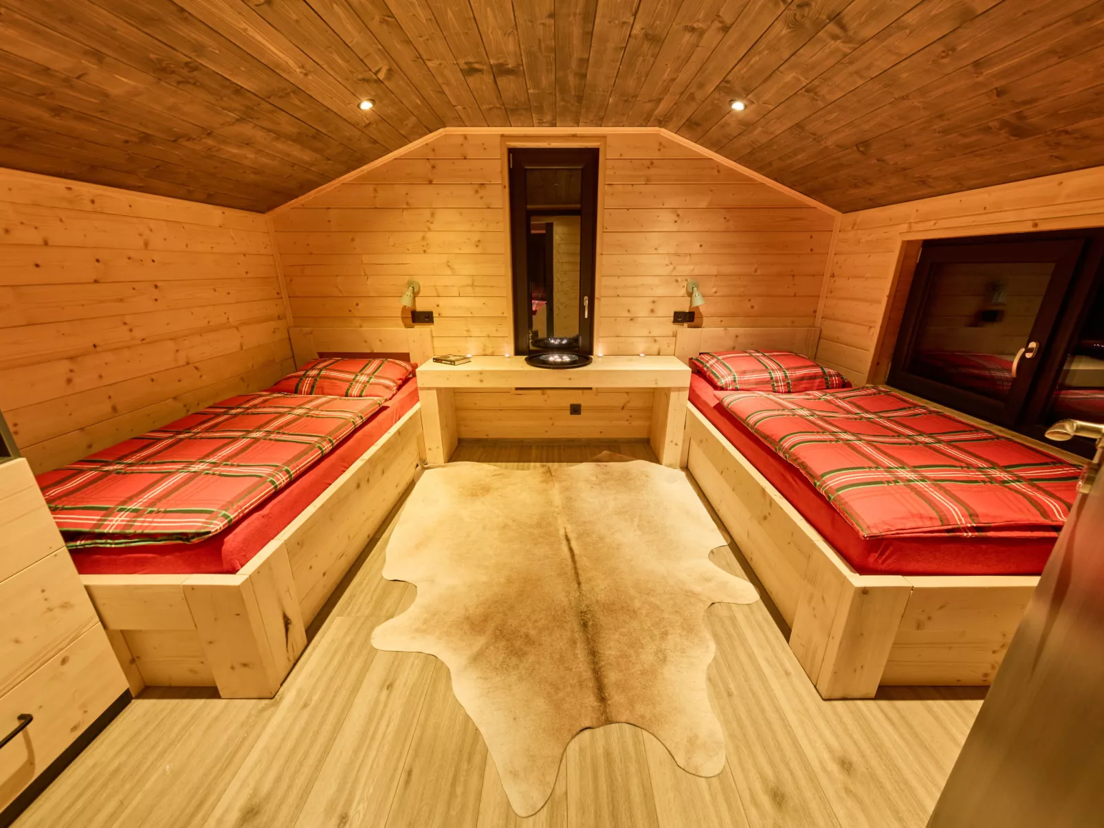Luxe Timber Lodge & Pet Retreat-Binnen