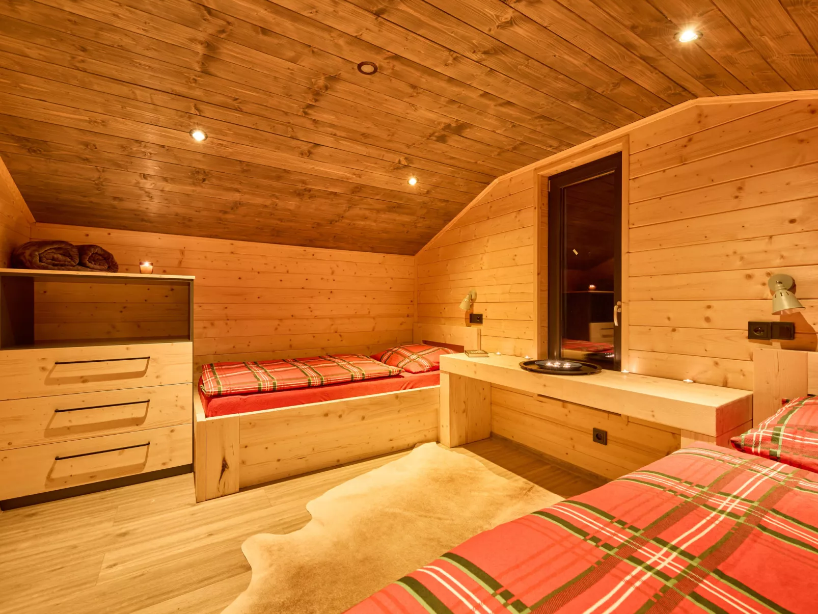 Luxe Timber Lodge & Pet Retreat-Binnen