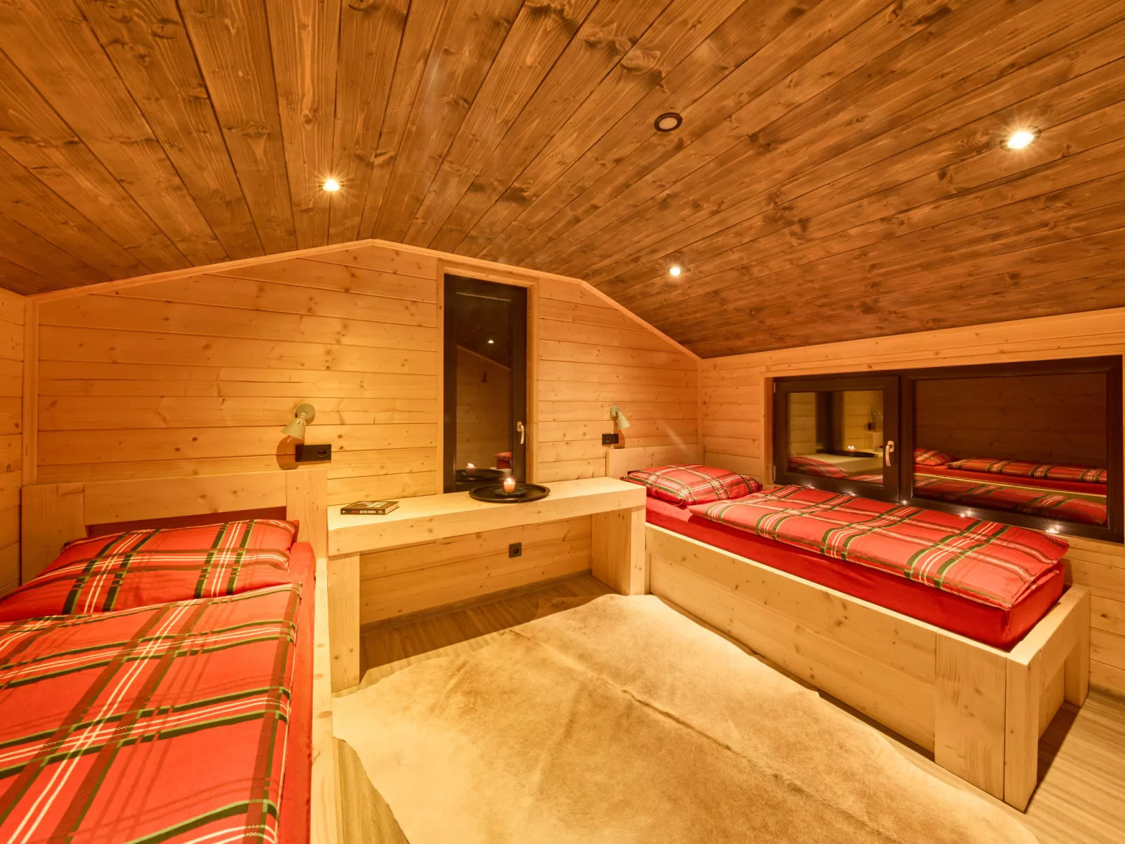 Luxe Timber Lodge & Pet Retreat-Binnen