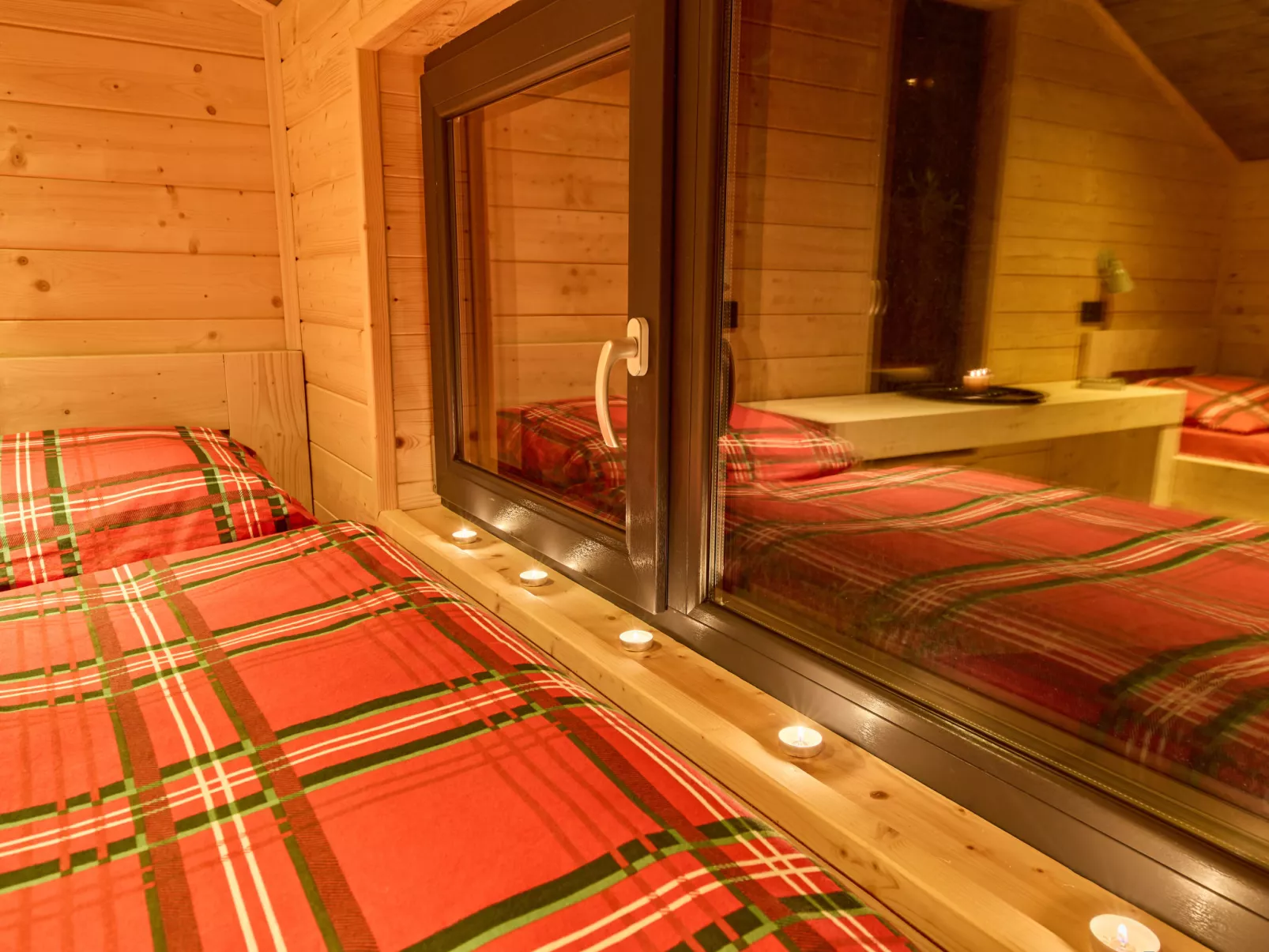Luxe Timber Lodge & Pet Retreat-Binnen