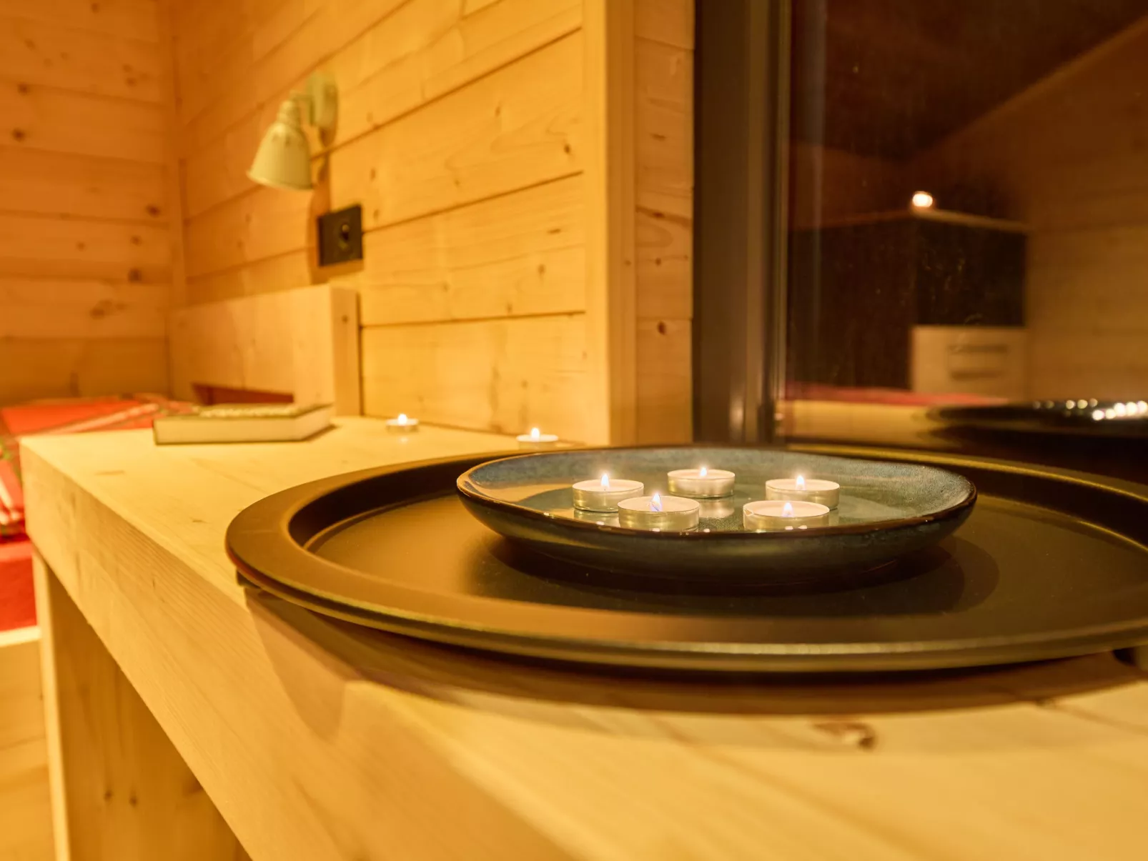 Luxe Timber Lodge & Pet Retreat-Binnen