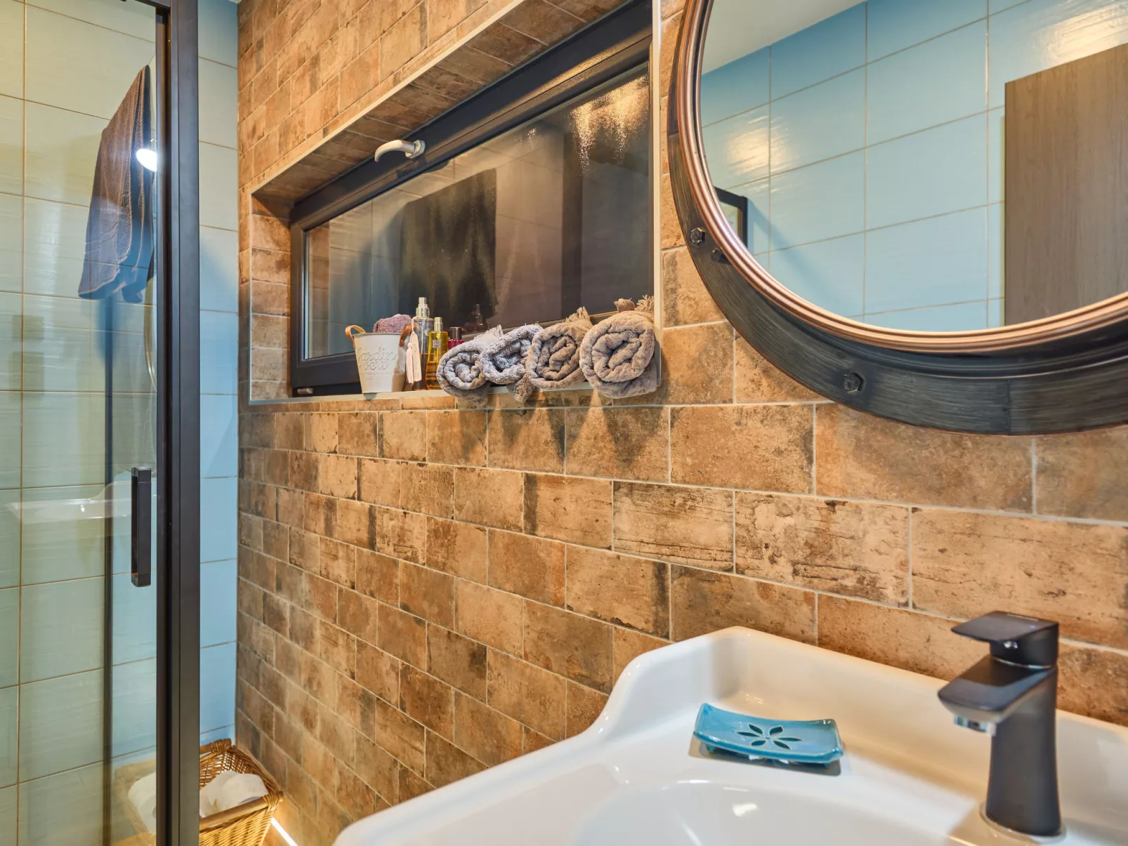 Luxe Timber Lodge & Pet Retreat-Binnen
