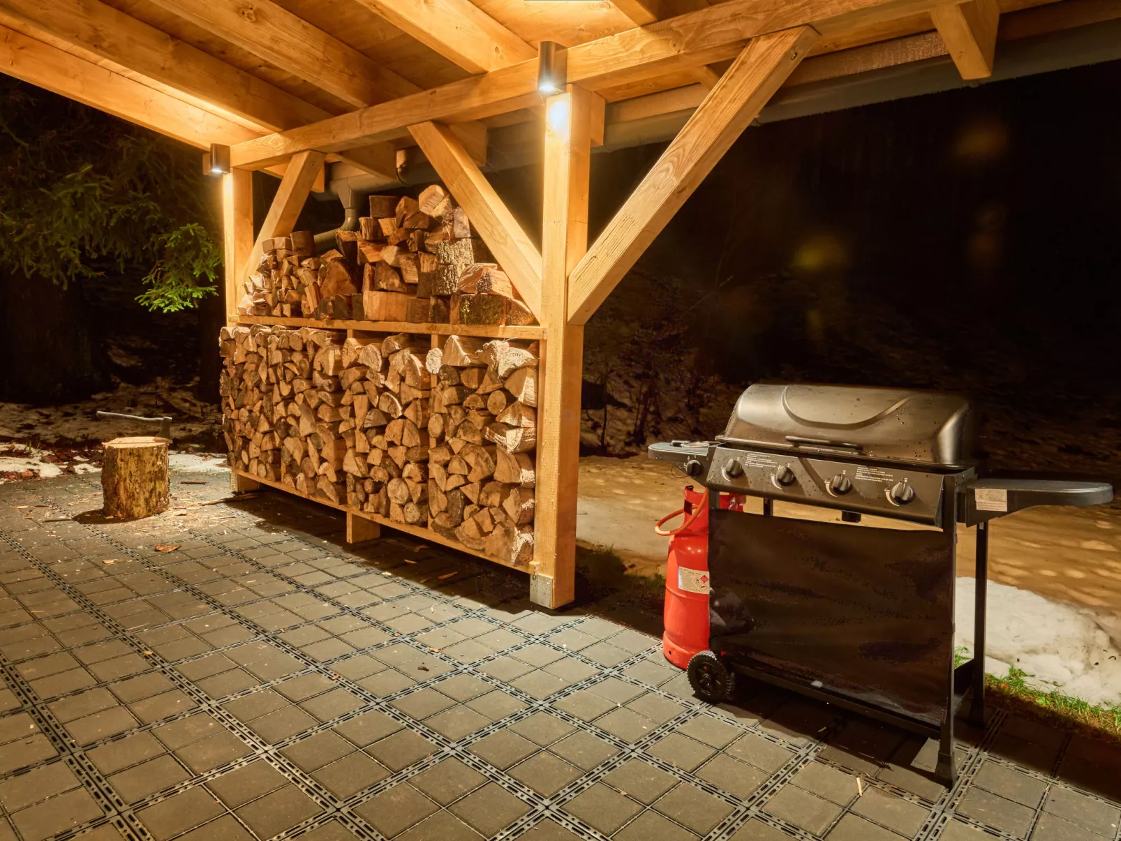Luxe Timber Lodge & Pet Retreat-Buiten