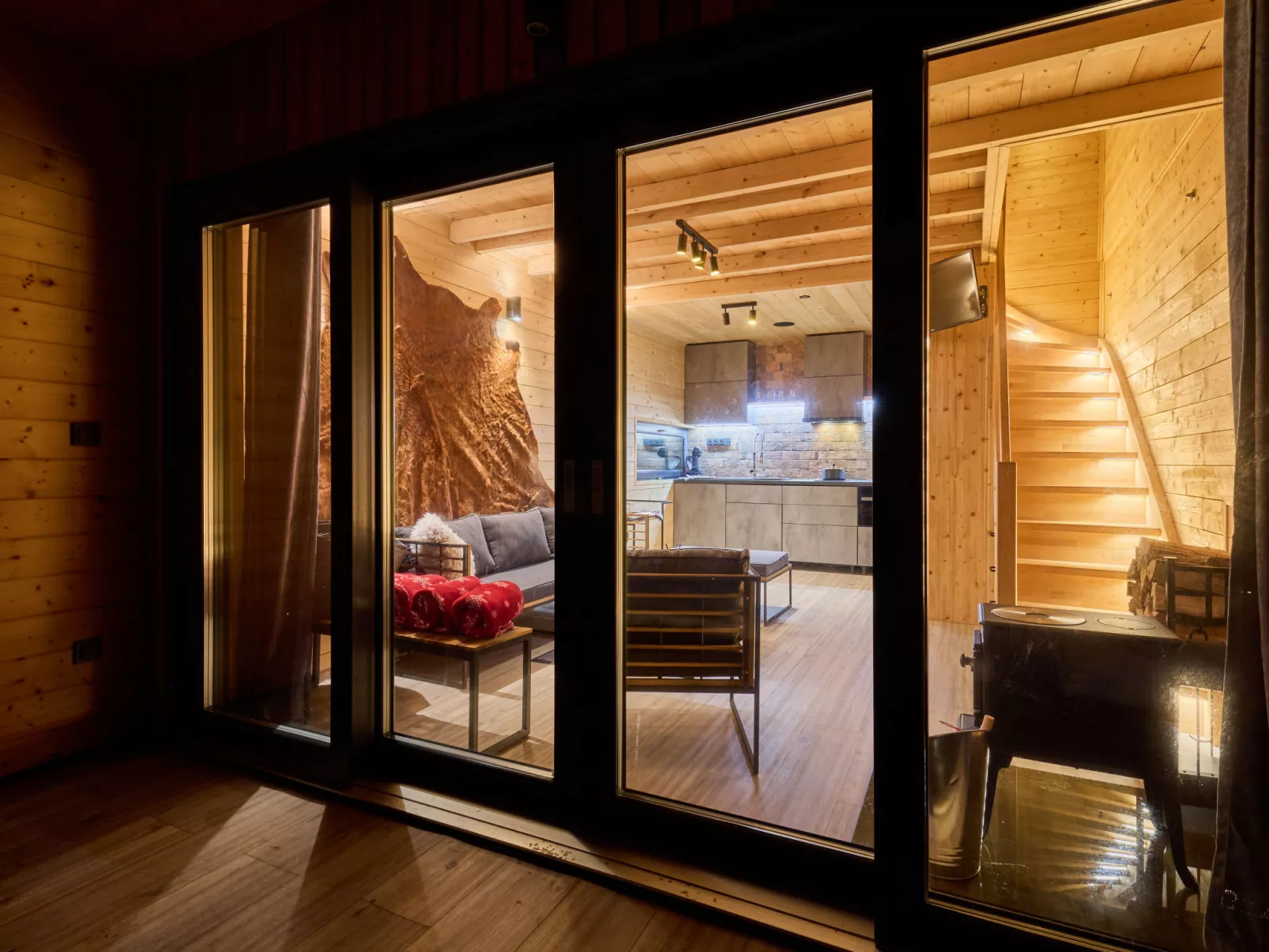 Luxe Timber Lodge & Pet Retreat-Binnen