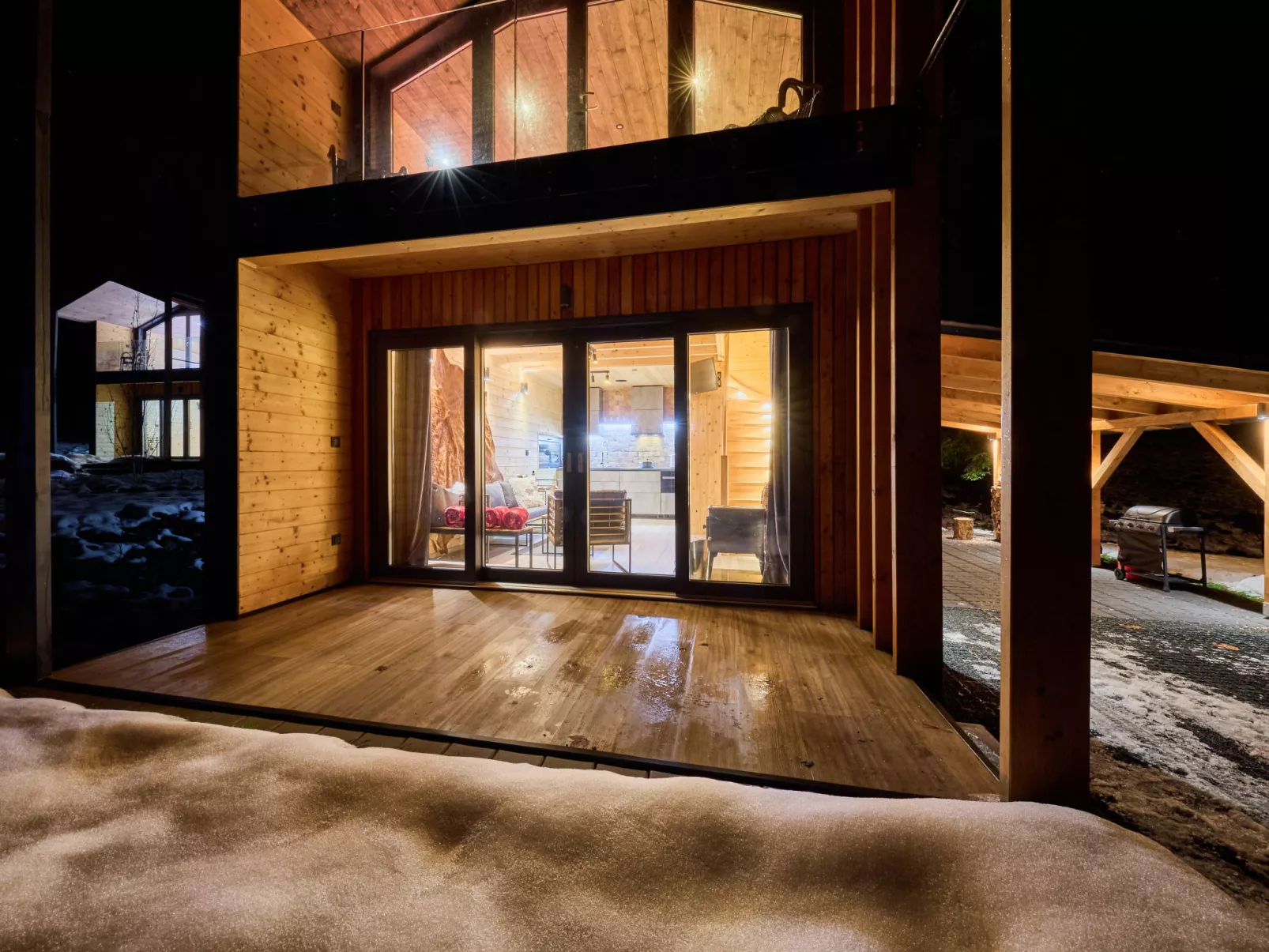 Luxe Timber Lodge & Pet Retreat-Buiten