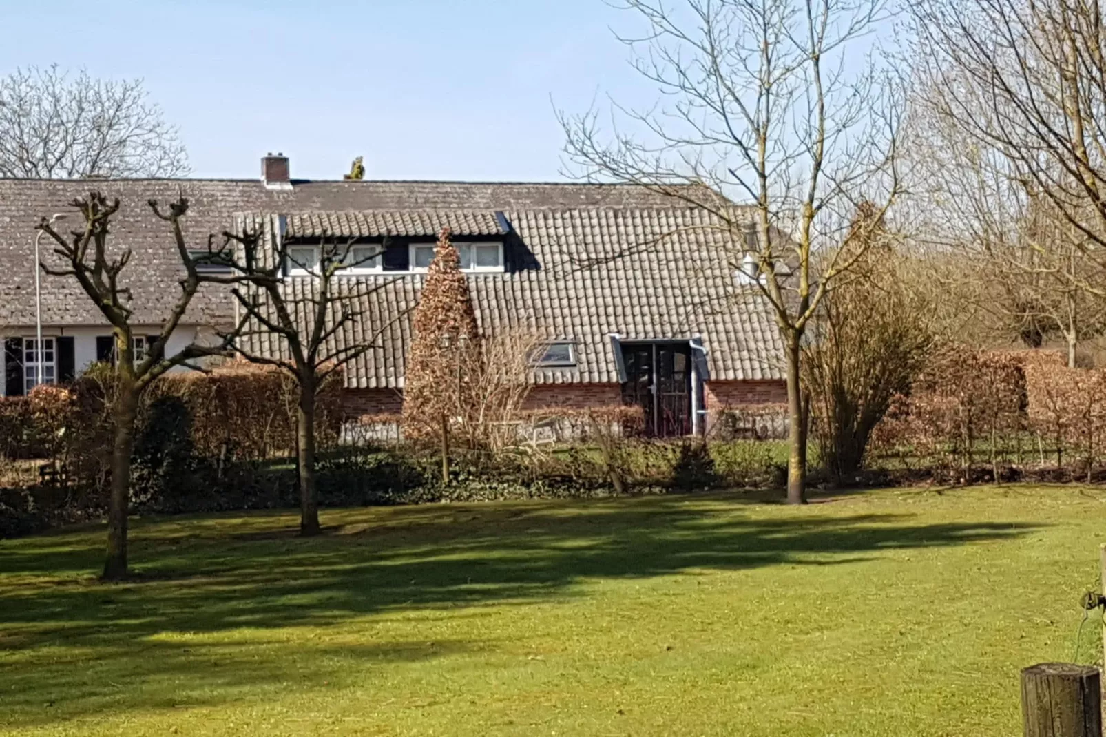 Dorpswoning De Zeelberg-Buitenkant zomer