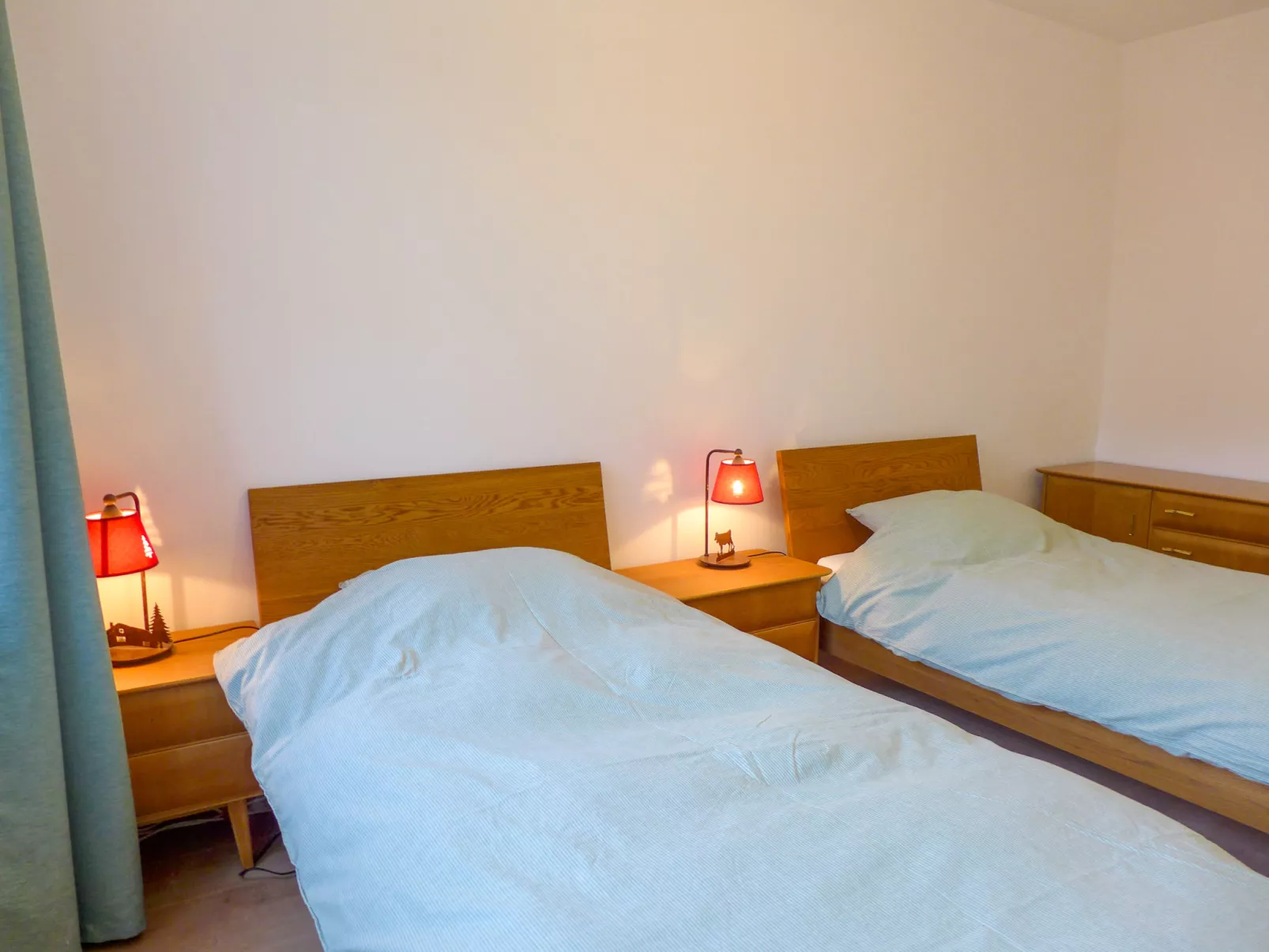 Europa Ouest / APT 74-Binnen