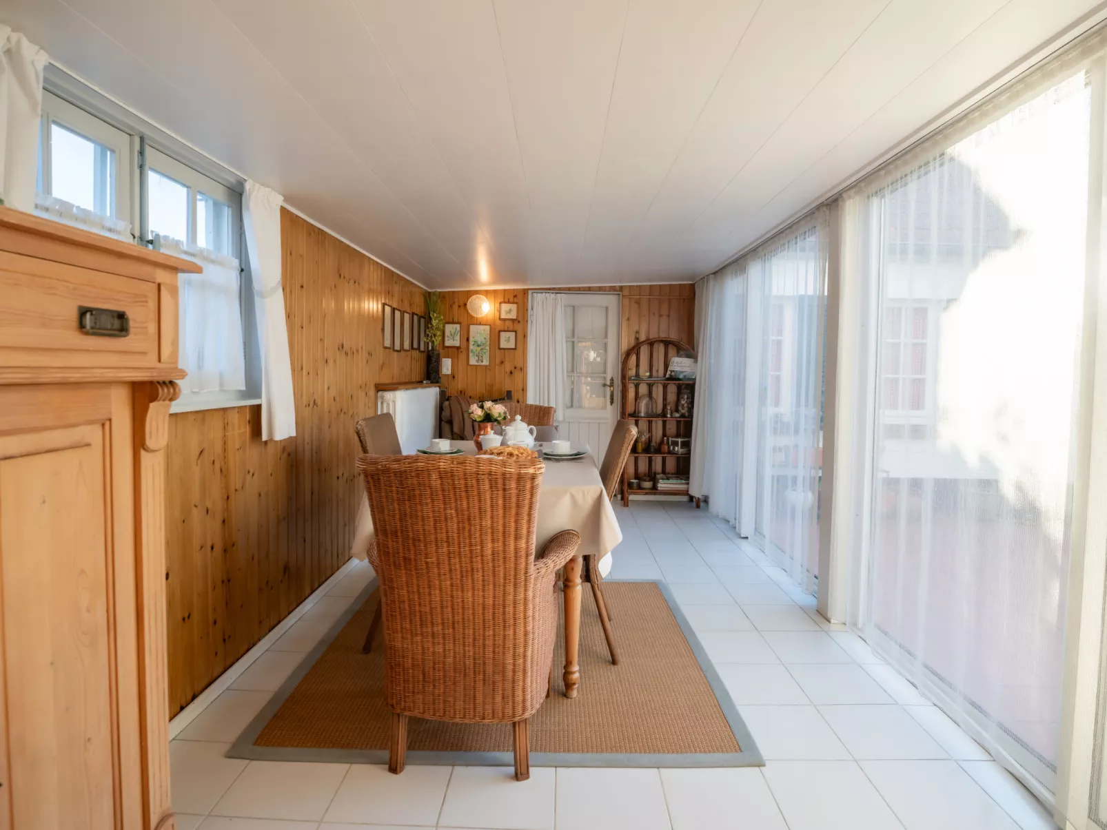 Hamarrbø with garden and parking-Binnen