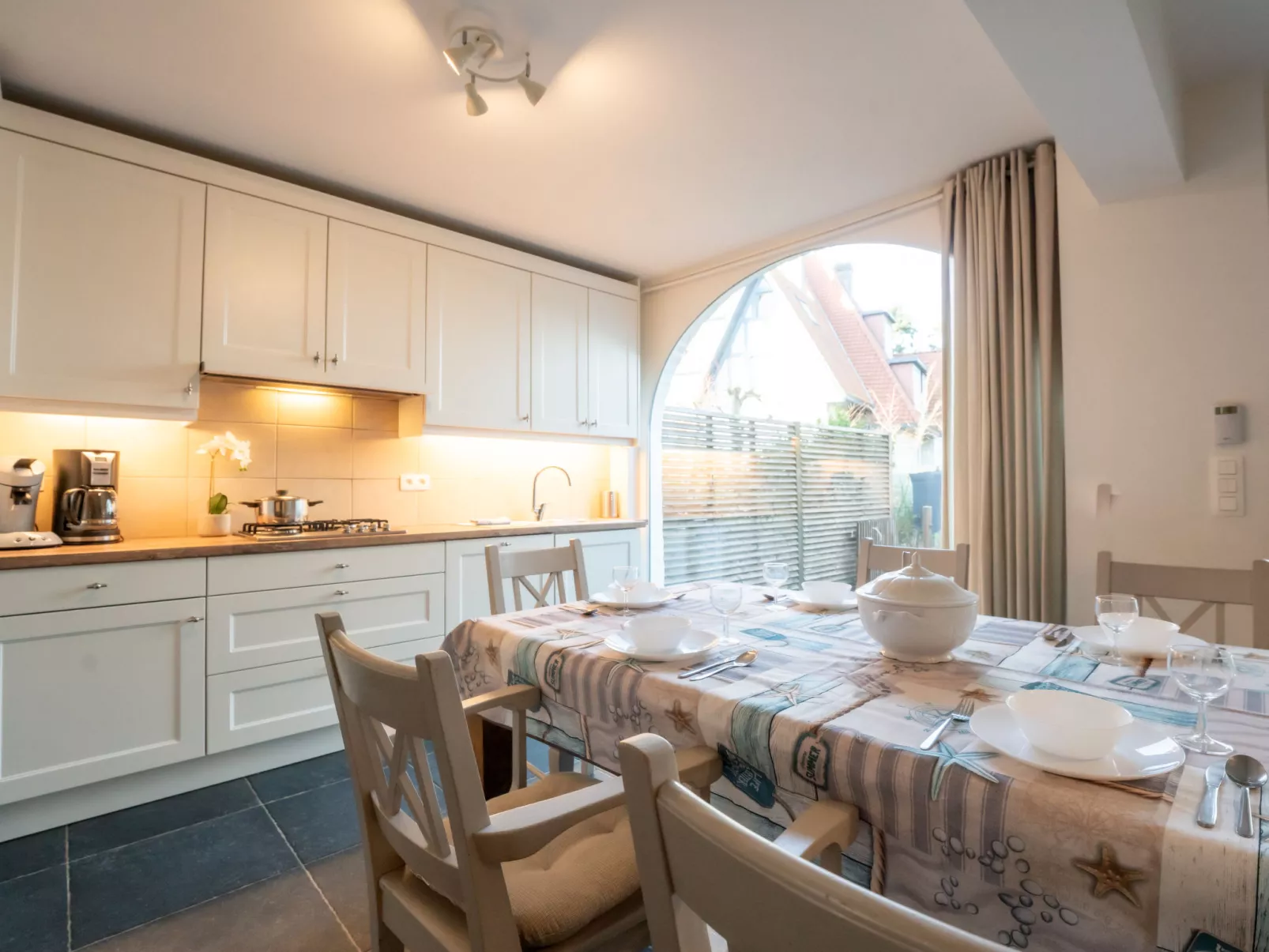 Ons Nest with parking-Binnen