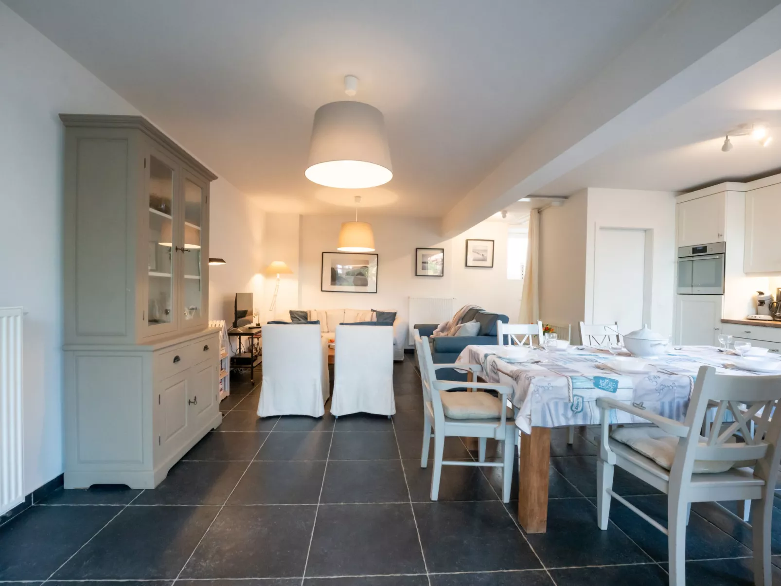 Ons Nest with parking-Binnen