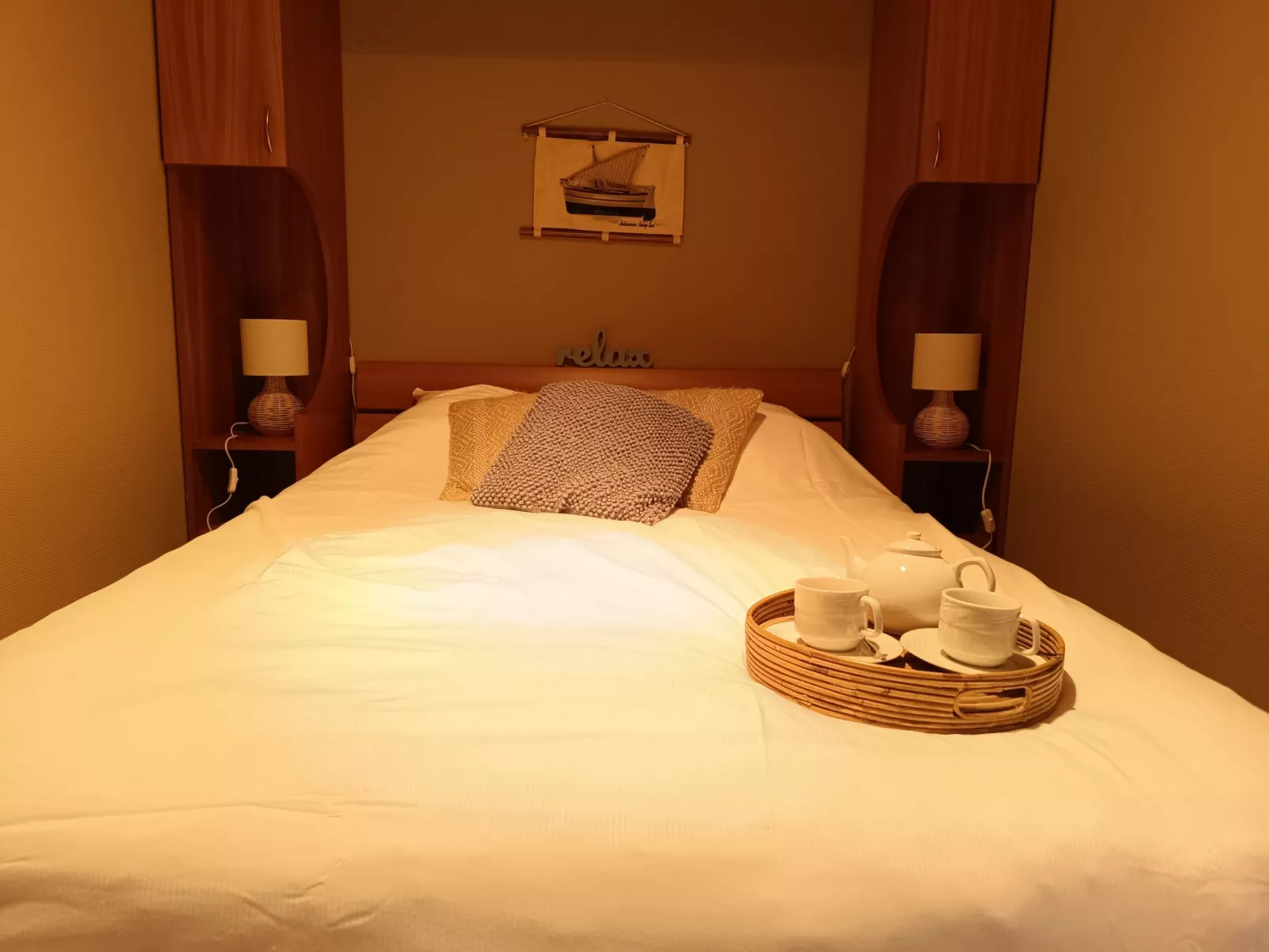 Zeeflat with parking and shared pool-Binnen