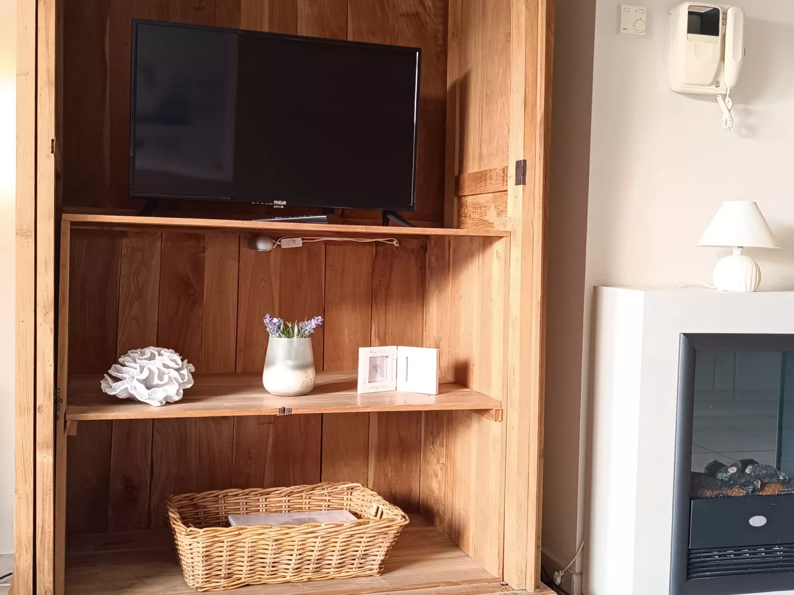 Zeeflat with parking and shared pool-Binnen