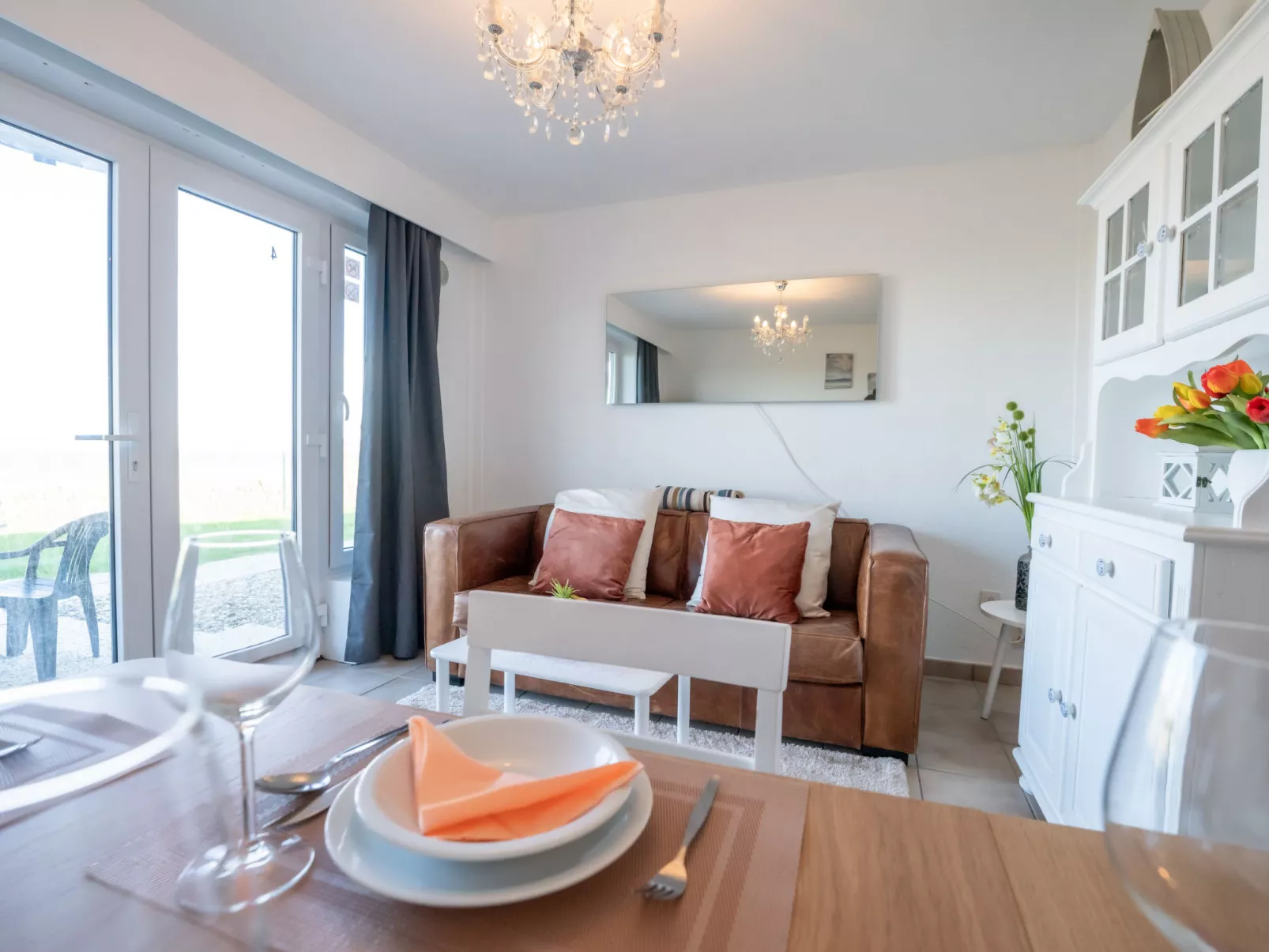 Marlene with parking and shared pool-Binnen