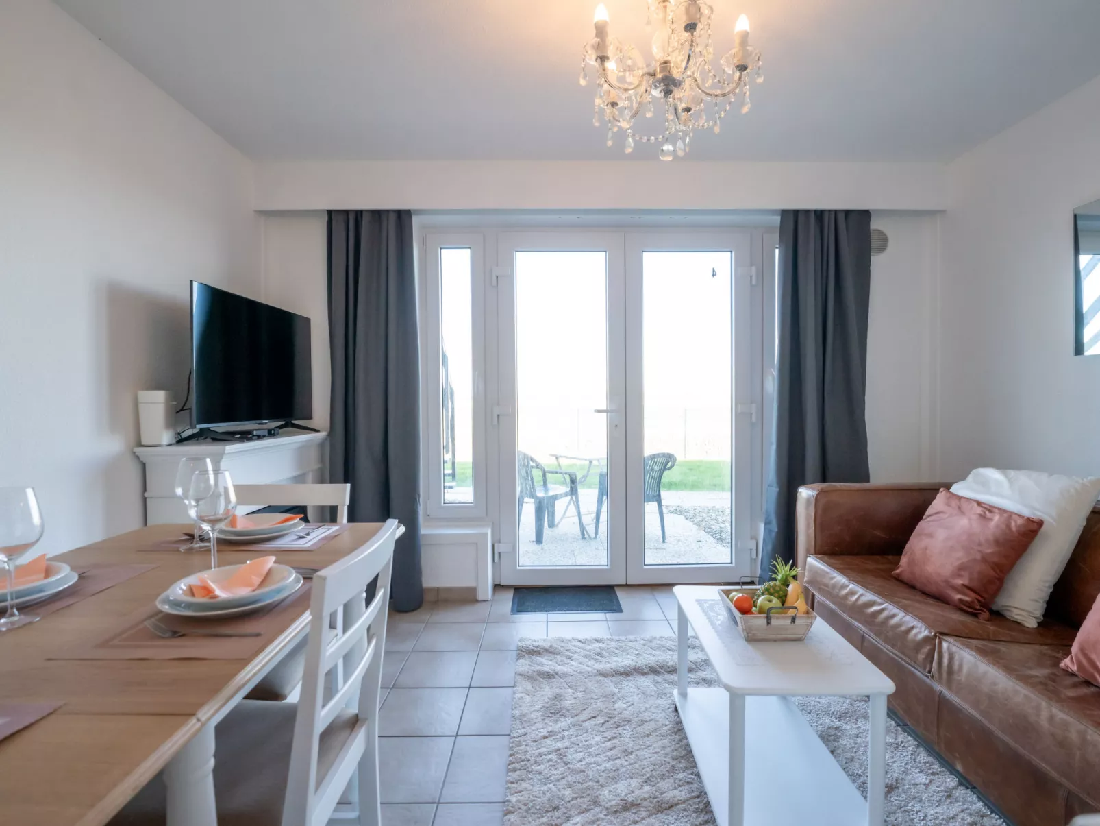 Marlene with parking and shared pool-Binnen