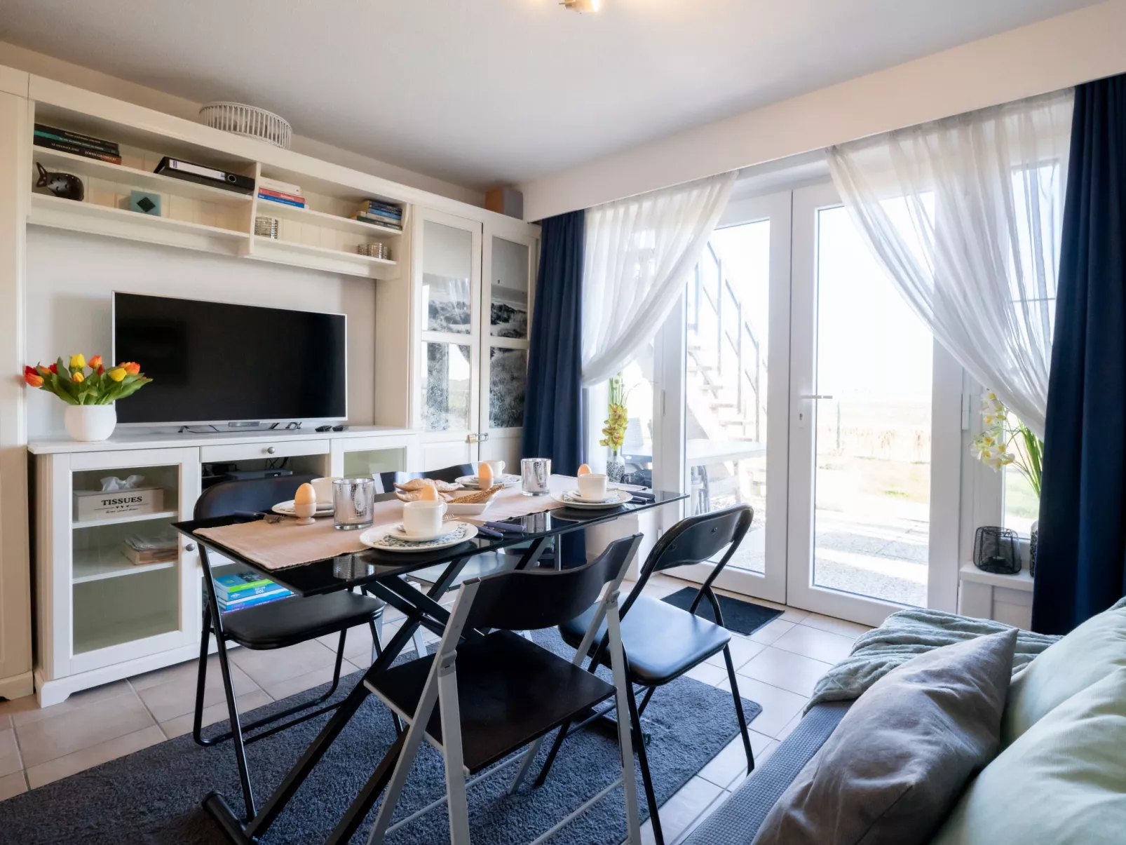 Giuliott with parking and shared pool-Binnen