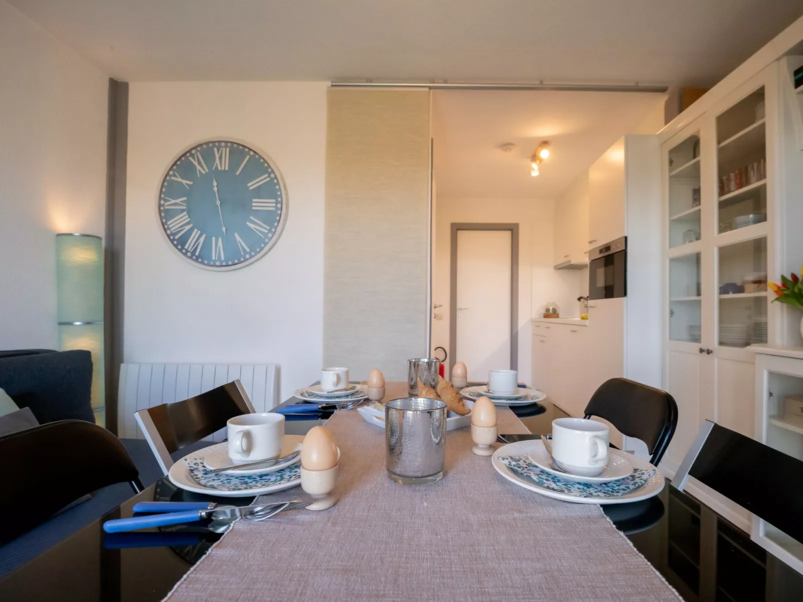 Giuliott with parking and shared pool-Binnen