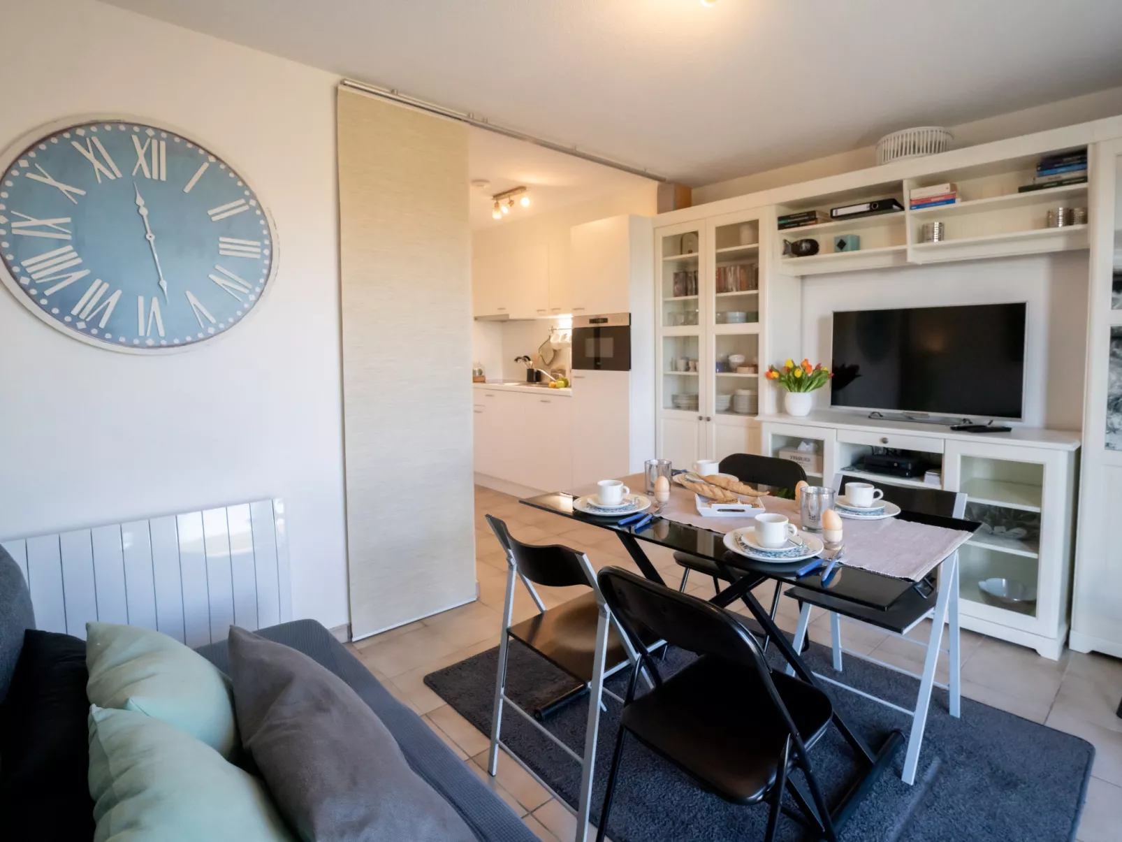 Giuliott with parking and shared pool-Binnen