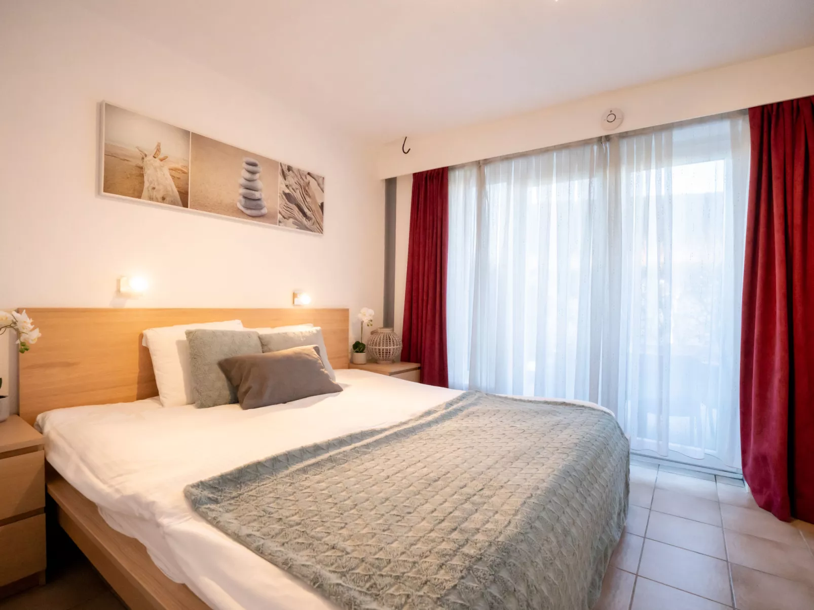 Giuliott with parking and shared pool-Binnen