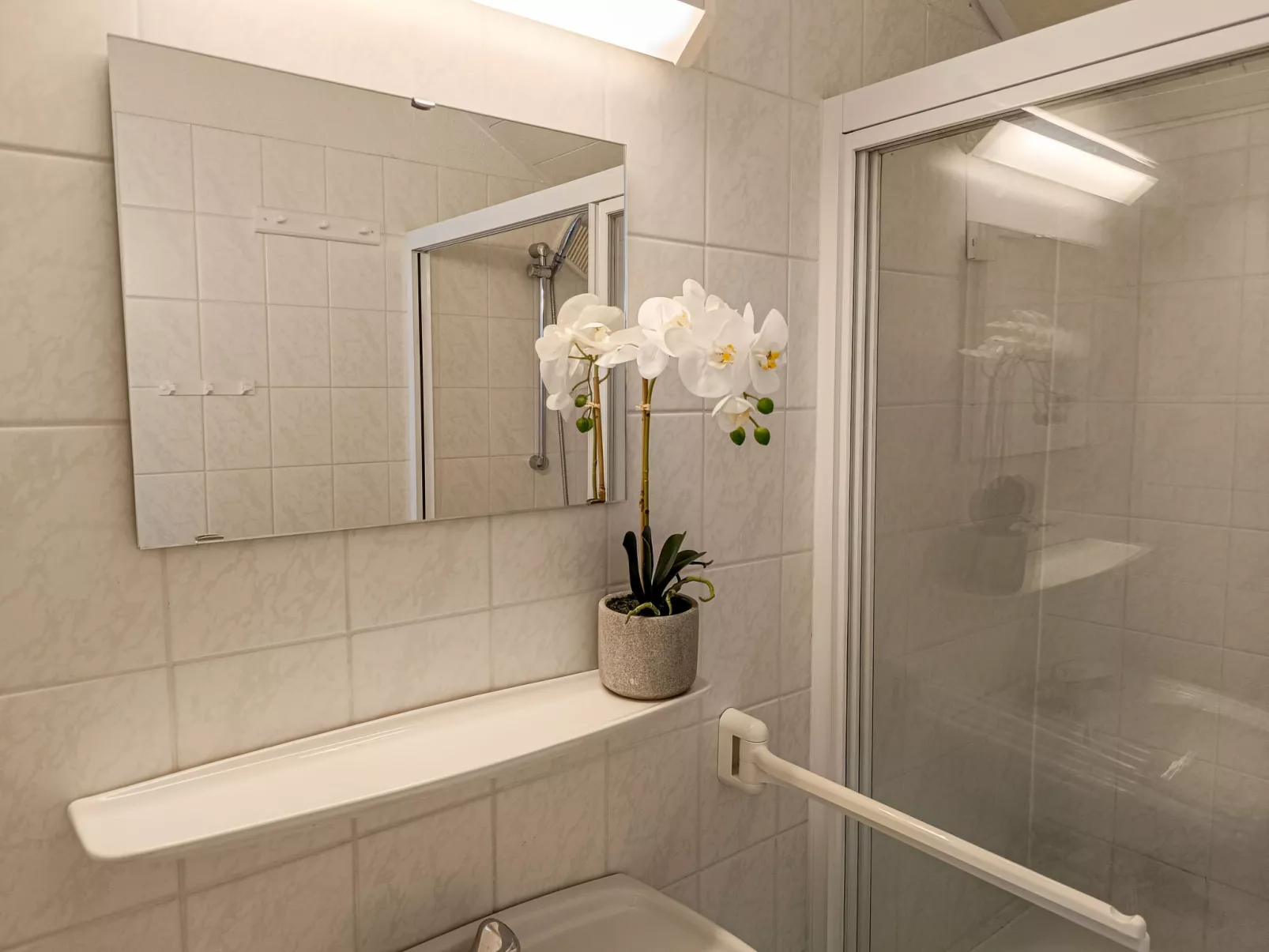 Luna with parking and shared pool-Binnen