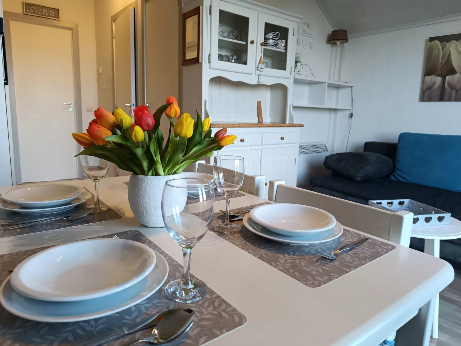 Luna with parking and shared pool-Binnen