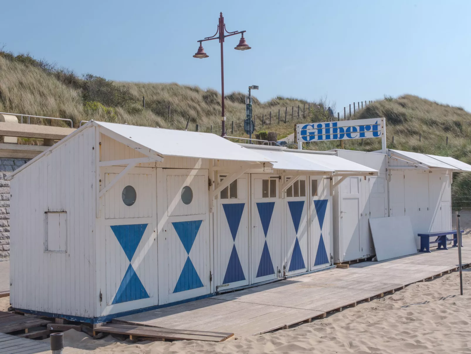 Beach House with lateral seaview-Buiten