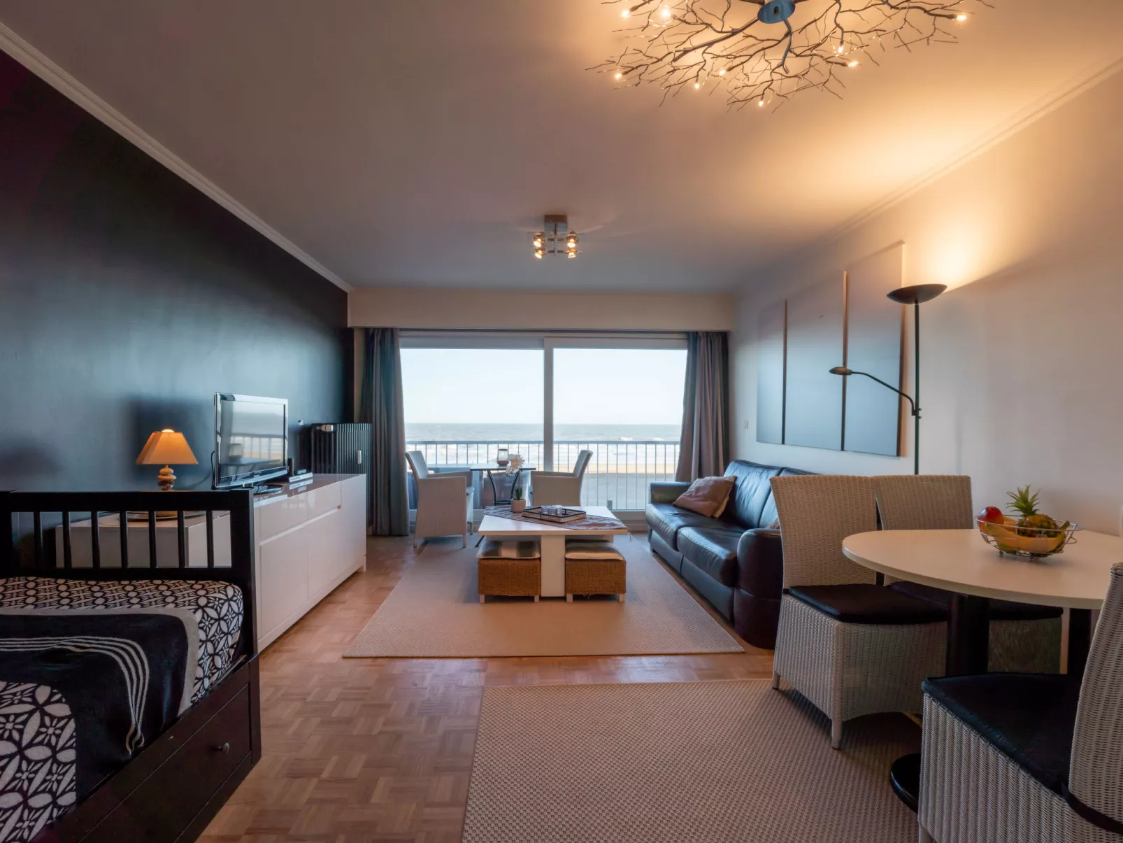 Golfslag with sea view-Binnen