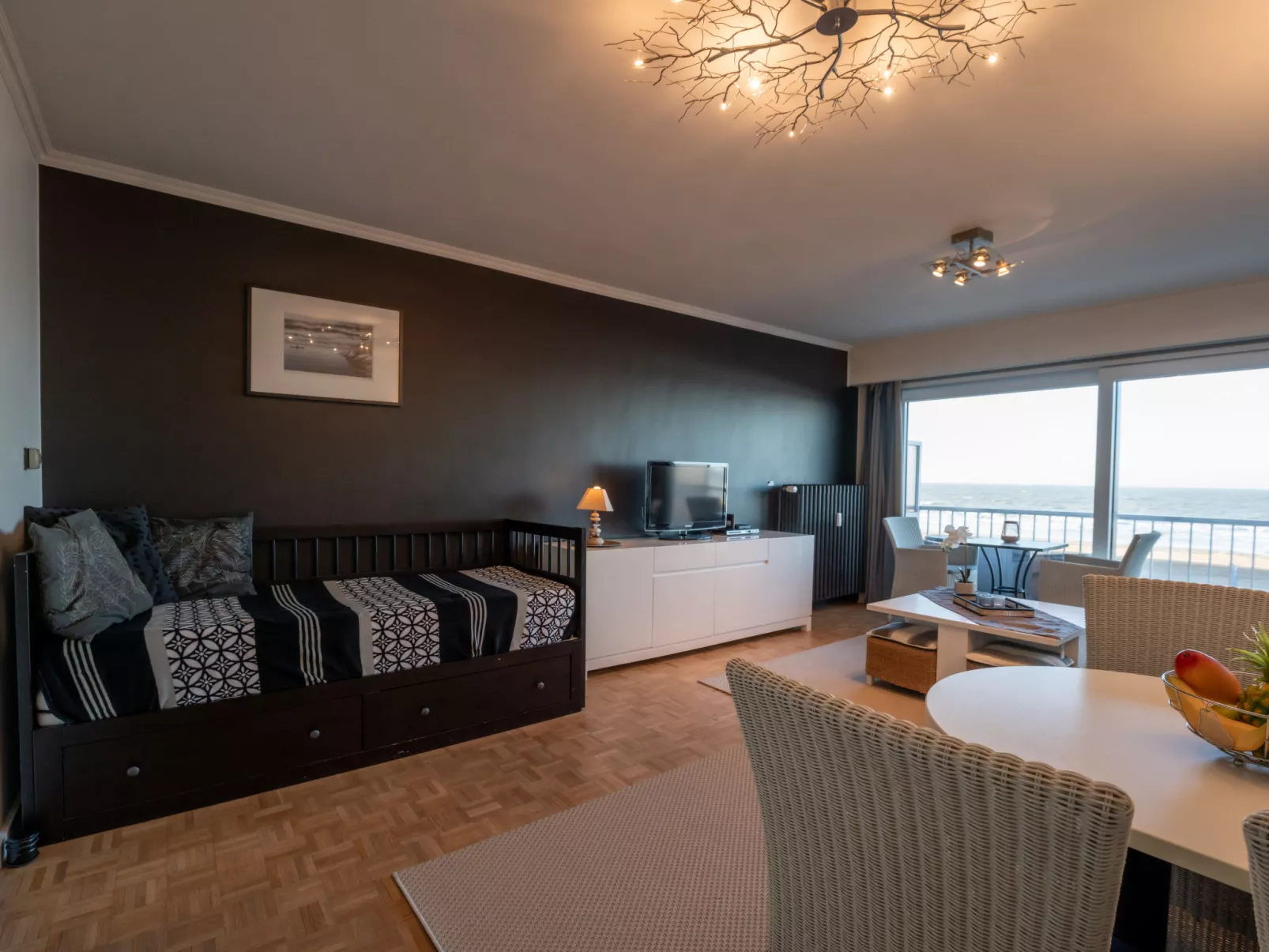 Golfslag with sea view-Binnen