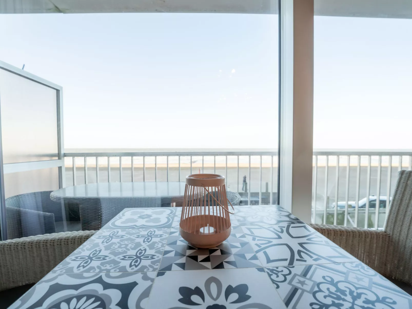 Golfslag with sea view-Binnen