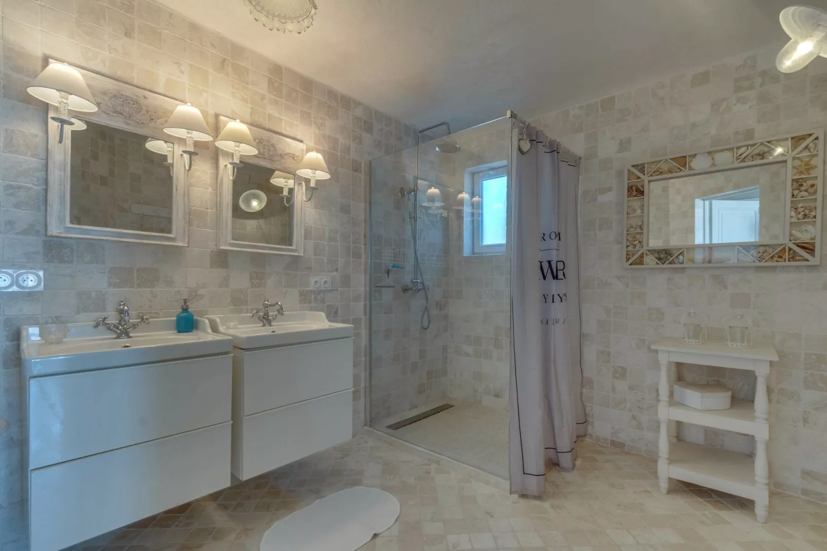 Villa Gaillarde 12 Pers-Badkamer