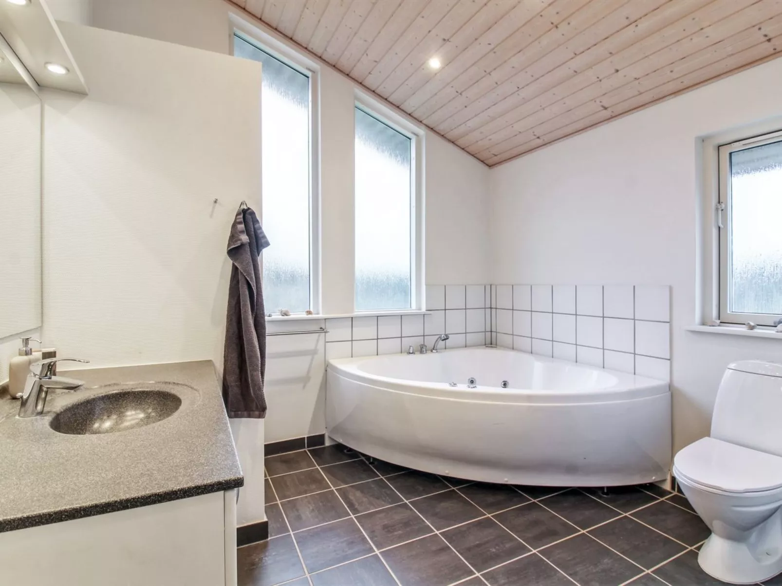 "Joris" - 1.5km from the sea-Binnen