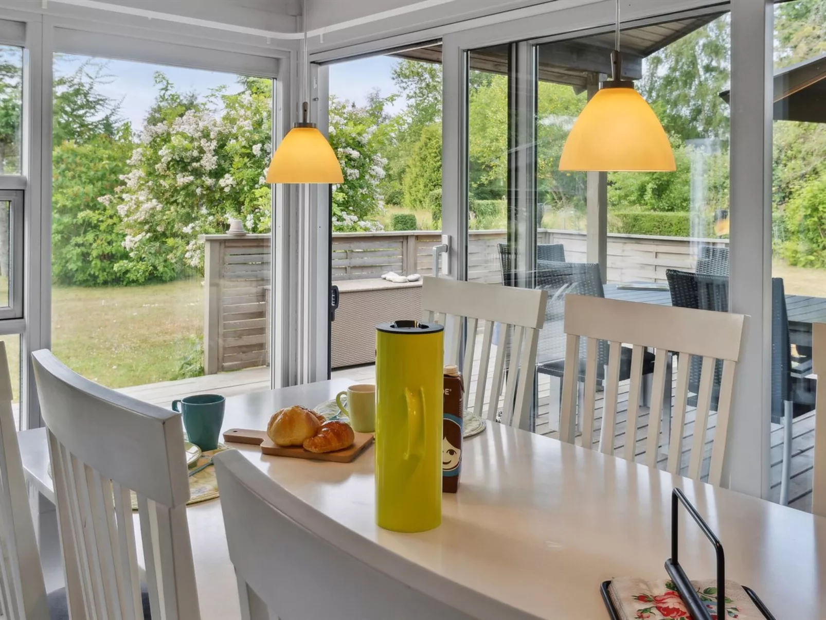 "Holmwith" - 200m from the sea-Binnen