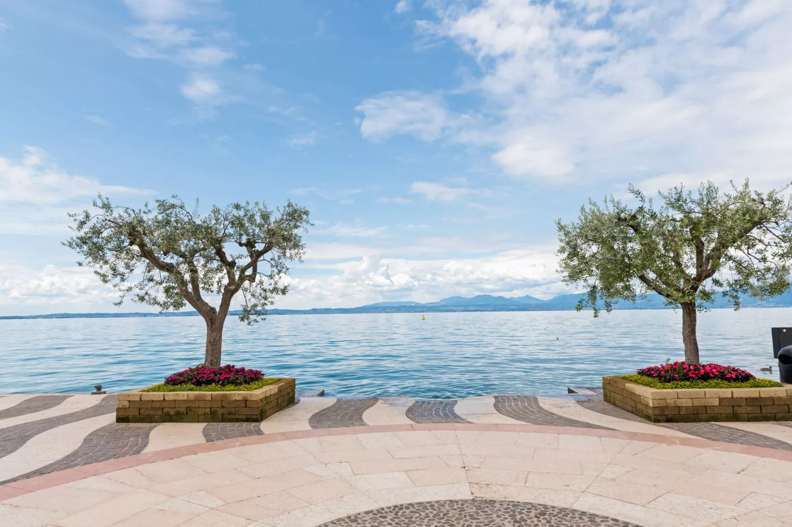 Vakantieappartement in Lazise, op de begane grond, met terras en zwembad.-Gebieden zomer 5km