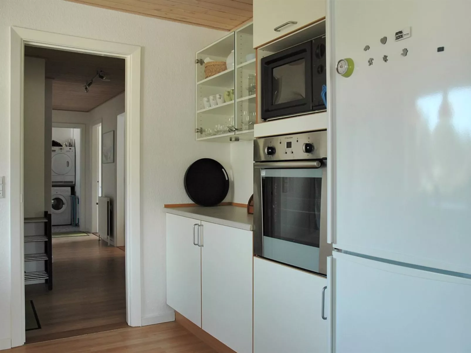 "Lavrans" - 2.5km from the sea-Binnen