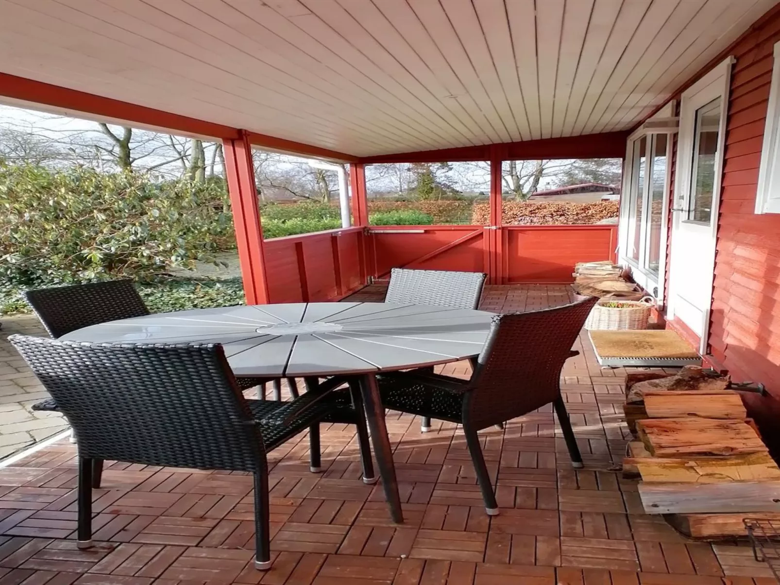 "Safina" - 100m from the sea-Binnen