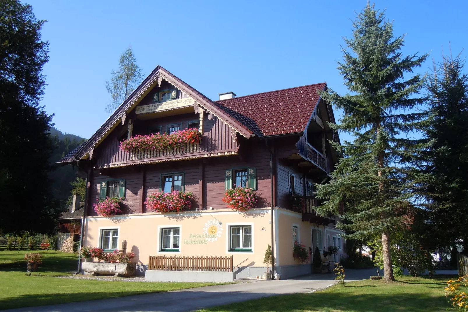 Haus Tschernitz-Buitenkant zomer