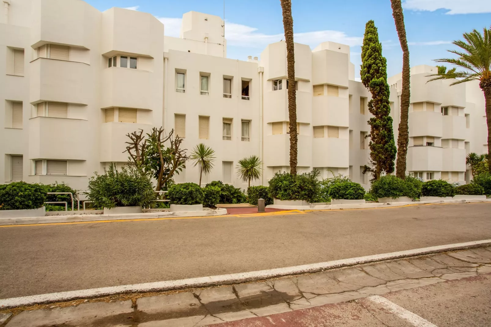 PRECIOSO APARTAMENTO CON VISTAS EN SOTOGRANDE-Buitenkant zomer