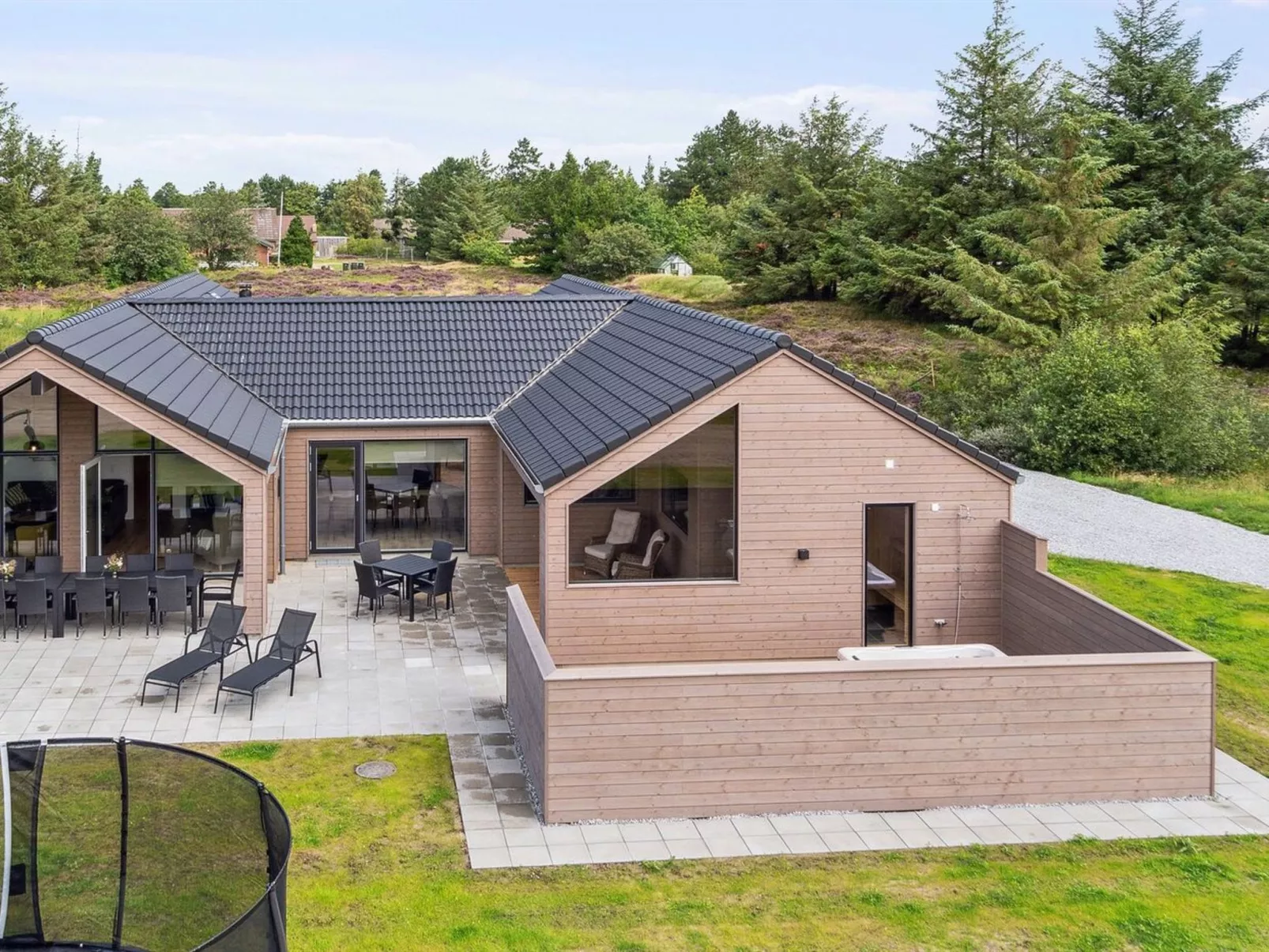 "Indira" - 3.5km from the sea-Binnen
