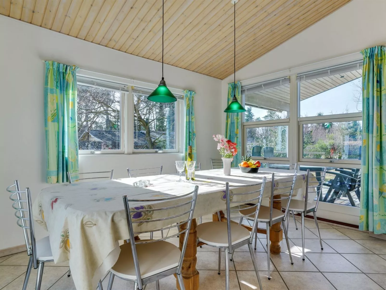 "Gravers" - 100m from the sea-Binnen