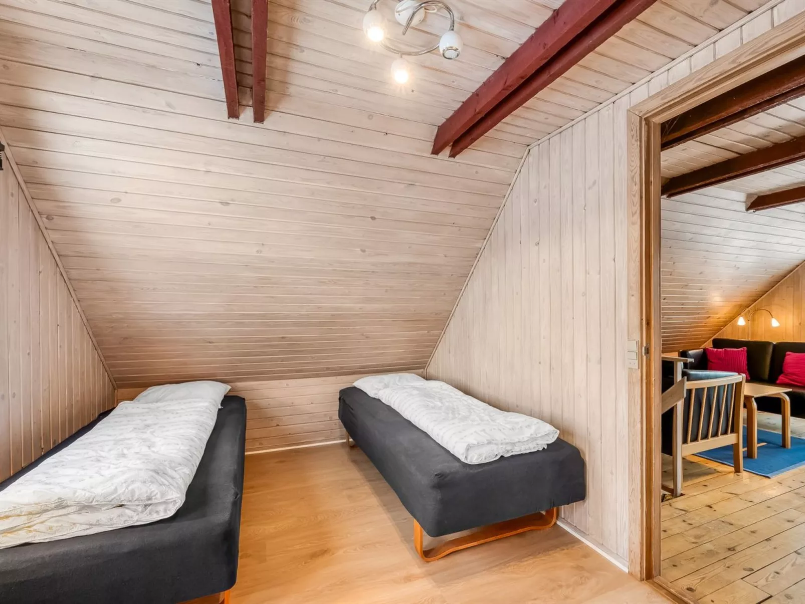 "Frithbjorn" - 50m from the sea-Binnen