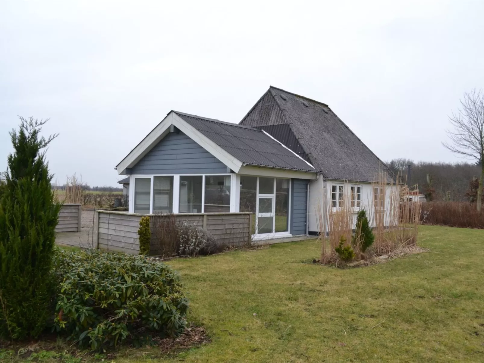 "Thrine" - 24km from the sea-Buiten