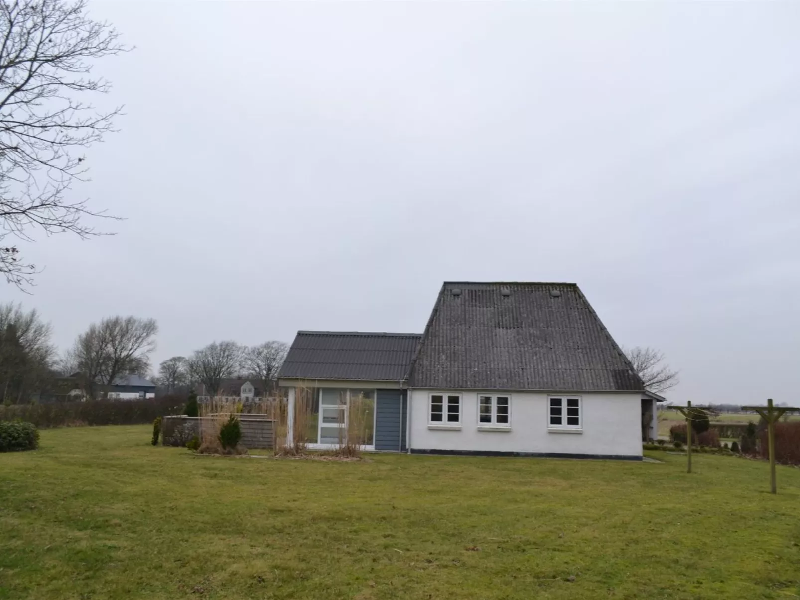 "Thrine" - 24km from the sea-Buiten