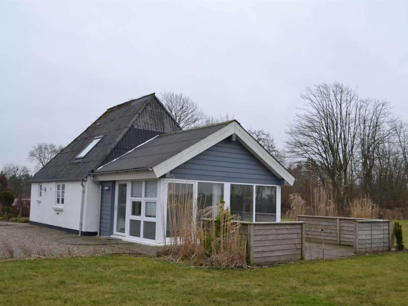 "Thrine" - 24km from the sea-Buiten