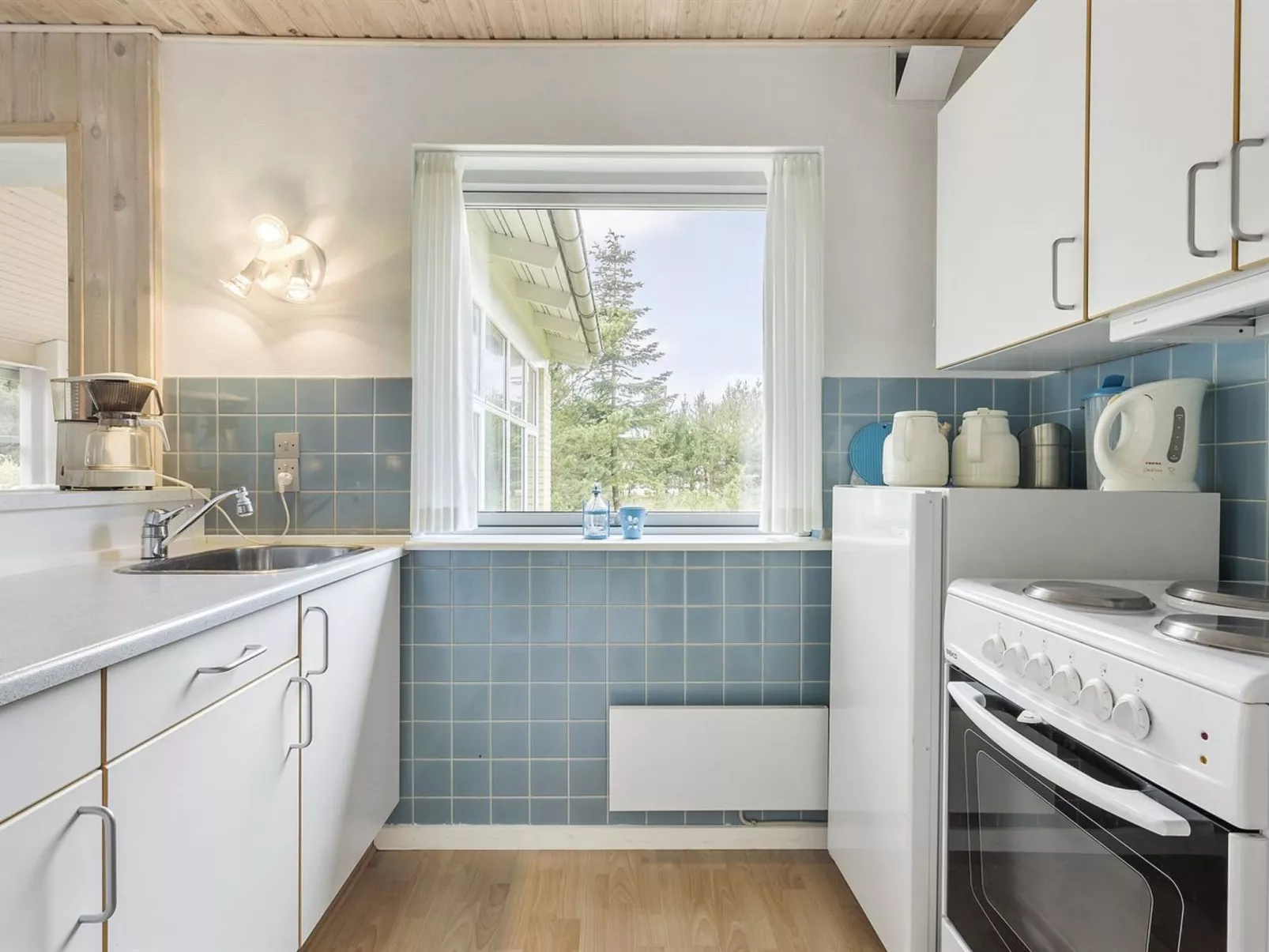 "Gisa" - 400m from the sea-Binnen