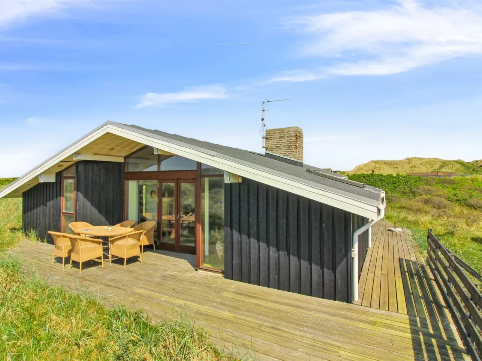 "Essie" - 250m from the sea-Buiten