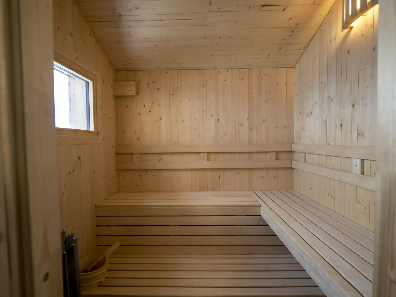 Premium #07 Sauna&Sprudelbad aussen-Binnen