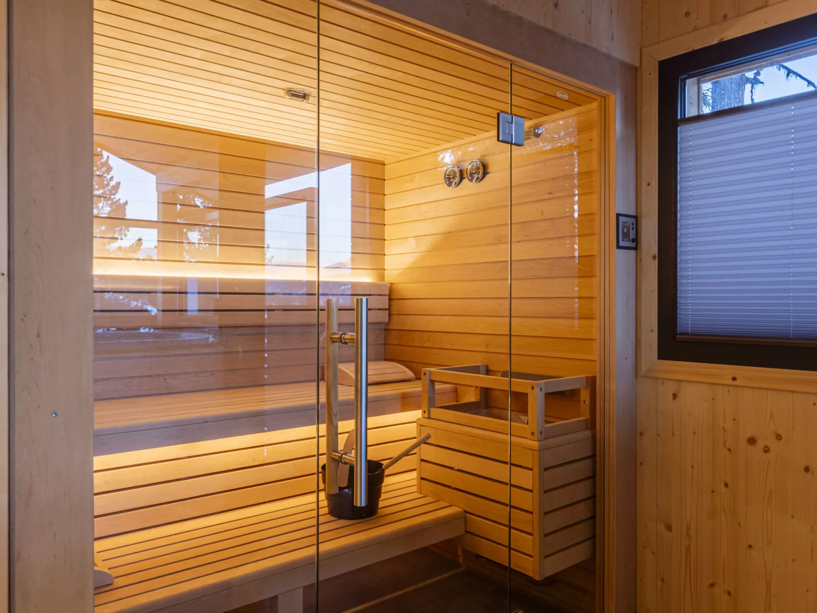 Superior # 2 mit Sauna & Hot Tub-Binnen