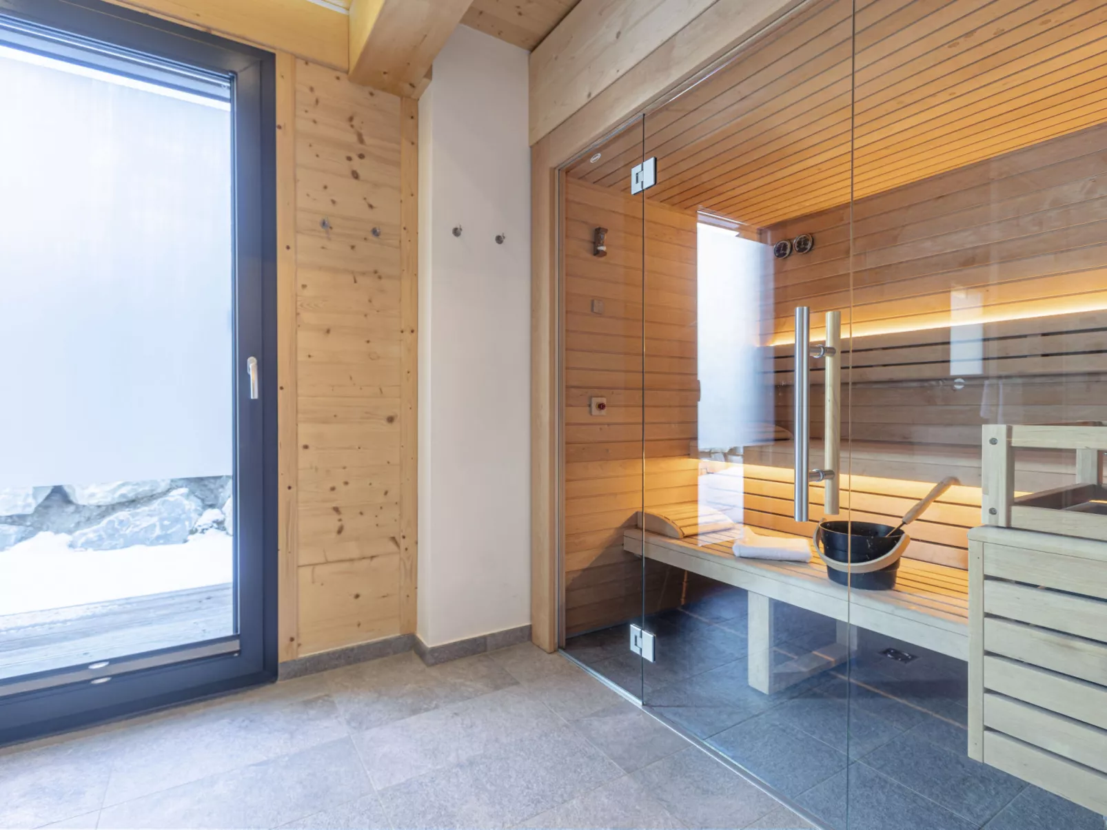 Superior # 20 mit Sauna & Hot Tub-Binnen