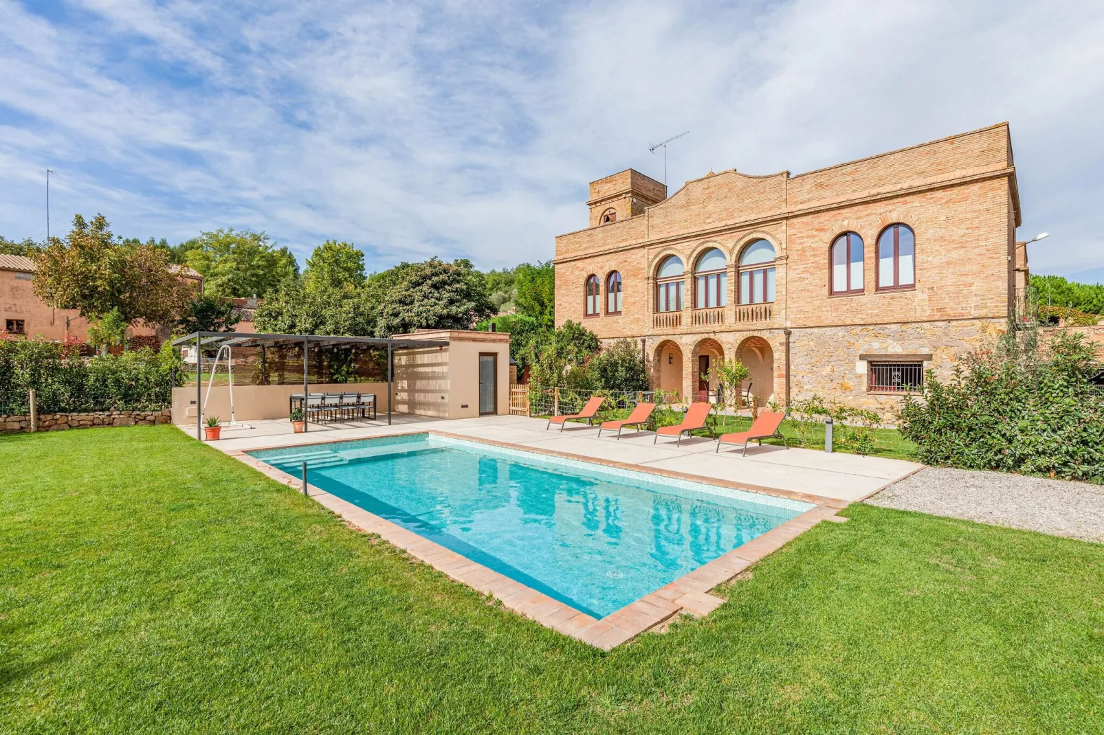 Bonita casa con piscina en Vulpellac