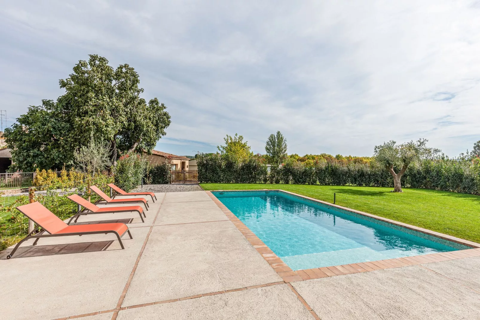 Casa con piscina en Vulpellac-Zwembad